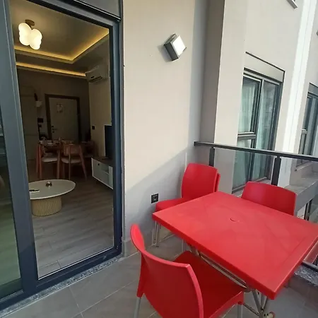 Lumos Town Residence-cozy Near Mall & Apartman