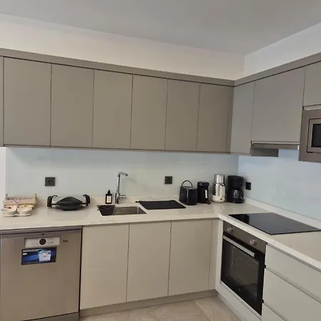 Lumos Town Residence-cozy Near Mall &