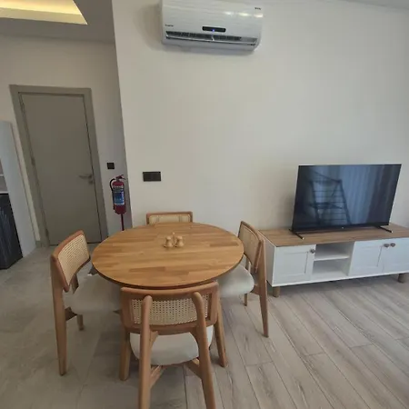 Lumos Town Residence-cozy Near Mall &