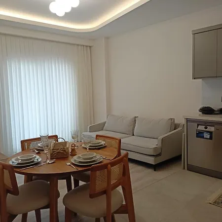 Lumos Town Residence-cozy Near Mall & Apartman